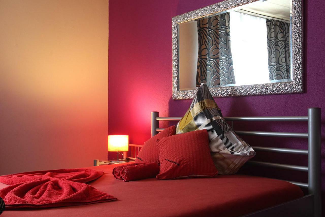 Lustra Stundenhotel - Adults Only Landshut Exteriör bild